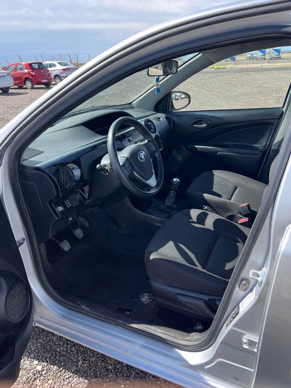 Toyota ETIOS X 1.5 6M/T 5P