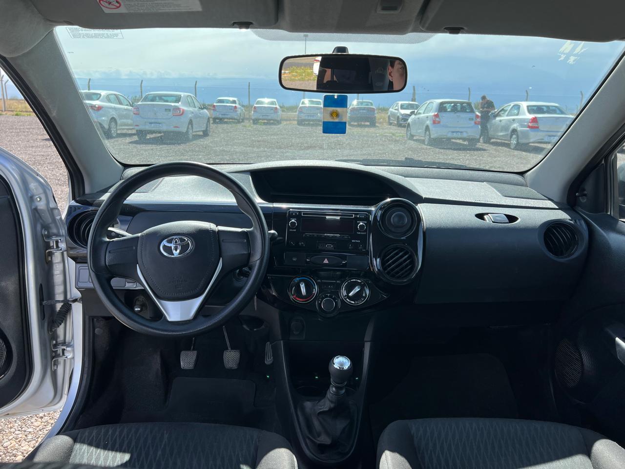 Toyota ETIOS X 1.5 6M/T 5P