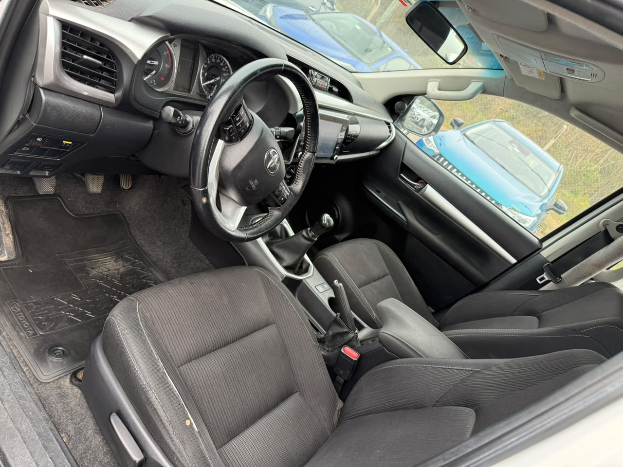 Toyota HILUX D/C 2,8 TDi 4X4 SR 6 M/T