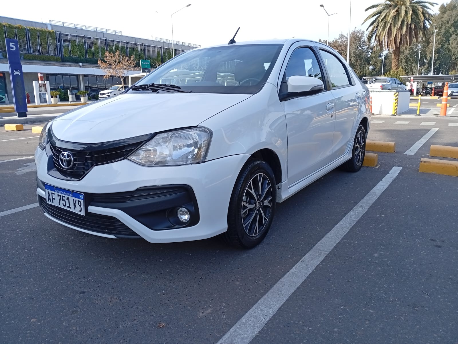 Foto de Toyota ETIOS XLS PACK 1.5 4A/T 4P